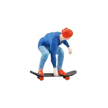 1/64 in Miniatura Figura Băiat Skateboard Model Kituri de constructie Păpușă Jucărie pentru Parcul Desktop Ornament Papusa Casa Decor de Stradă S Ecartament