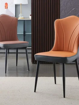 Stil Italian scaune de luat masa sunt, de lumină și de lux. Artiștii folosesc moderne simplitatea de a negocia hoteluri high-end. Nordic spatar